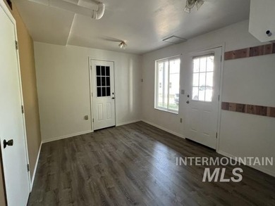Located in beautiful Garden Valley. Home has 2 bedrooms and 2 - photo 28