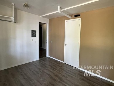 Located in beautiful Garden Valley. Home has 2 bedrooms and 2 - photo 29