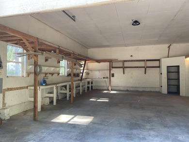 Located in beautiful Garden Valley. Home has 2 bedrooms and 2 - photo 35