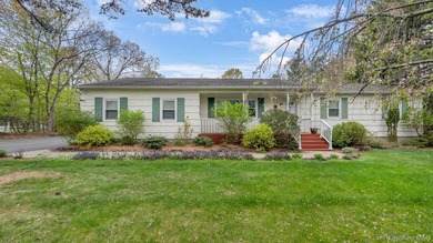 Welcome to this 1.1 acre property on the North Shore, featuring - photo 2