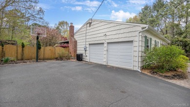 Welcome to this 1.1 acre property on the North Shore, featuring - photo 4