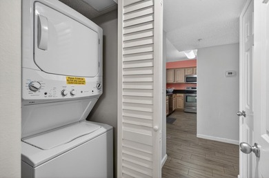 INCREDIBLE VIEWS from this 3 bed/2 bath condo. The oversized - photo 33