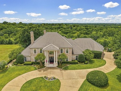 Enjoy resort-style living in this exceptional private retreat in - photo 1