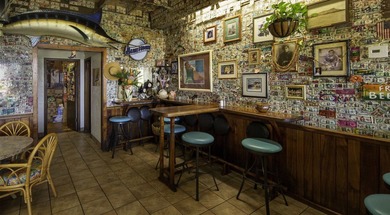 Long established restaurant/bar located at Sugar Beach Resort - photo 6