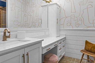 NEWLY RENOVATED AND MOVE IN READY, THIS 9,000 SQ. FT. RESIDENCE - photo 36