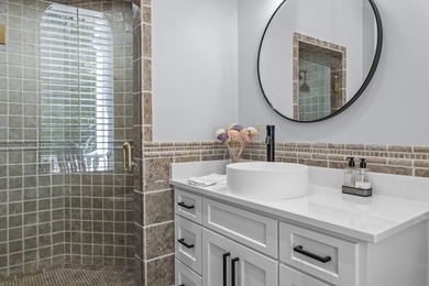 NEWLY RENOVATED AND MOVE IN READY, THIS 9,000 SQ. FT. RESIDENCE - photo 39