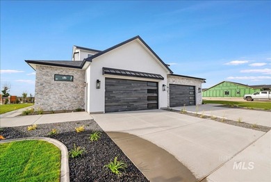 Luxury, location and privacy! Located in Twin Falls newest - photo 3