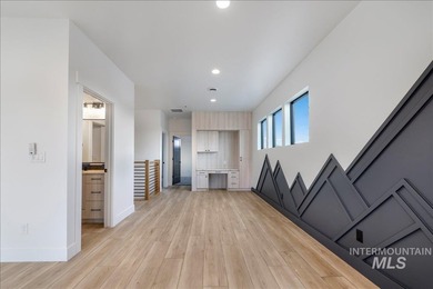 Luxury, location and privacy! Located in Twin Falls newest - photo 6