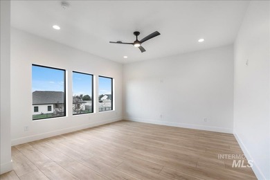 Luxury, location and privacy! Located in Twin Falls newest - photo 7