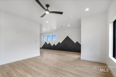 Luxury, location and privacy! Located in Twin Falls newest - photo 8
