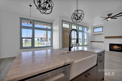 Luxury, location and privacy! Located in Twin Falls newest - photo 8