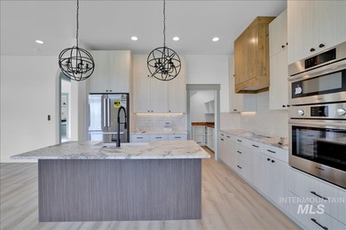 Luxury, location and privacy! Located in Twin Falls newest - photo 9