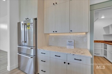Luxury, location and privacy! Located in Twin Falls newest - photo 10
