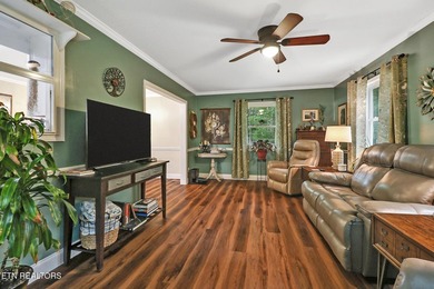 Completely Remodeled Home on a Double Lot - Move-In Ready! Don't - photo 15