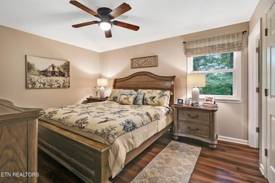 Completely Remodeled Home on a Double Lot - Move-In Ready! Don't - photo 18