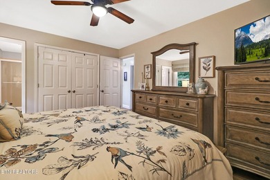 Completely Remodeled Home on a Double Lot - Move-In Ready! Don't - photo 20