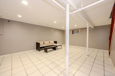 This is a well maintained and move in ready home. Three bedrooms - photo 20