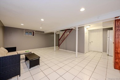 This is a well maintained and move in ready home. Three bedrooms - photo 21