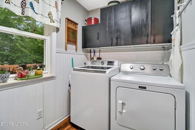 Completely Remodeled Home on a Double Lot - Move-In Ready! Don't - photo 28