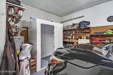 Completely Remodeled Home on a Double Lot - Move-In Ready! Don't - photo 36