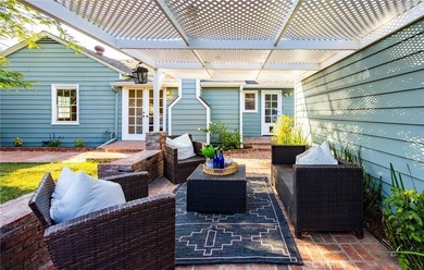 *Single level *2 car garage *Floral Park *Remodeled. Nestled in - photo 37