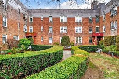 Spacious and sun-filled open-concept one-bedroom home located in - photo 19
