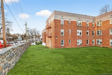 Spacious and sun-filled open-concept one-bedroom home located in - photo 21