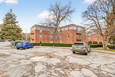 Spacious and sun-filled open-concept one-bedroom home located in - photo 24