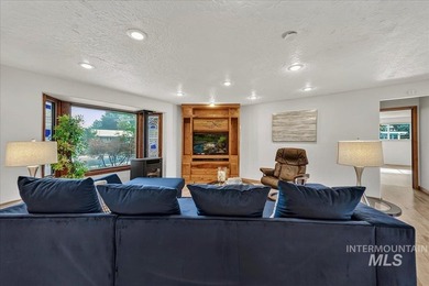 Solar powered, mid-century charmer has more to offer than - photo 7