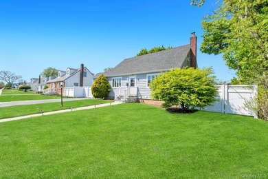 Beautiful 4-bedroom, 2-bath home located in a prime area of - photo 2