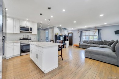 Beautiful 4-bedroom, 2-bath home located in a prime area of - photo 4