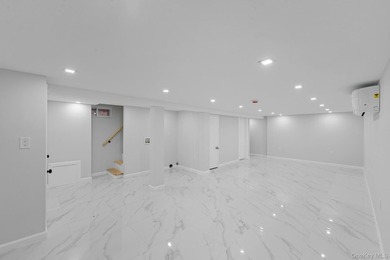 Space, style & modern luxury come together at 4 Crosby Avenue. A - photo 10