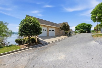 Welcome to your dream lakefront retreat on the pristine shores - photo 2