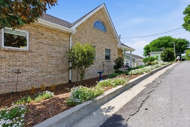 Welcome to your dream lakefront retreat on the pristine shores - photo 3