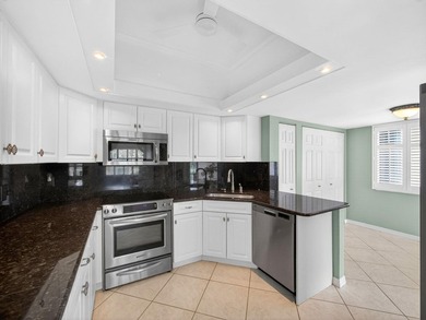 Rarely available and highly coveted, this top floor, 3rd floor - photo 11
