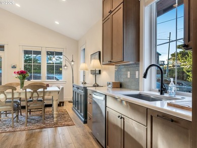 Easy living in this 2019 custom built home in excellent - photo 11