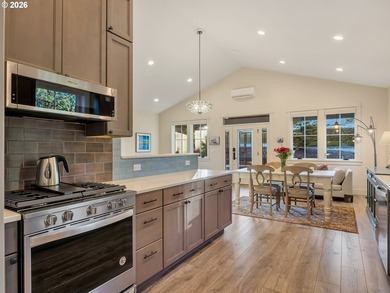 Easy living in this 2019 custom built home in excellent - photo 12