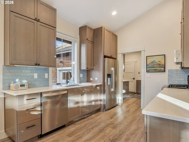 Easy living in this 2019 custom built home in excellent - photo 13