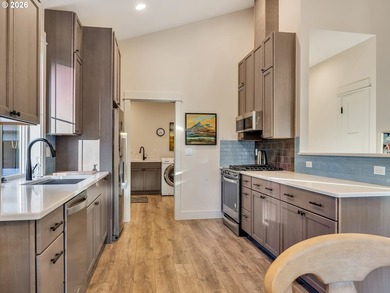 Easy living in this 2019 custom built home in excellent - photo 14