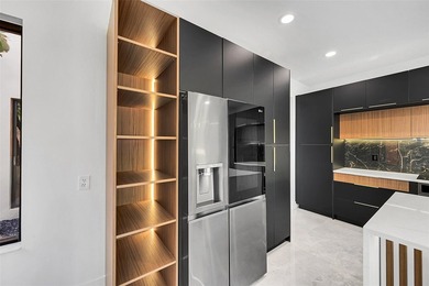 GREAT INVESTMENT. TENANT OCCUPIED. DO NOT DISTURB TENANT. This - photo 15