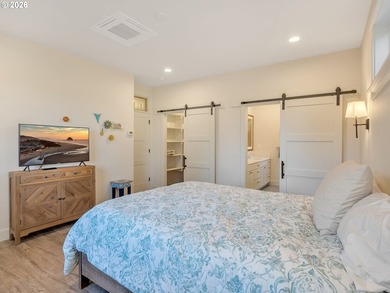Easy living in this 2019 custom built home in excellent - photo 15