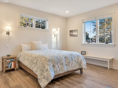 Easy living in this 2019 custom built home in excellent - photo 16