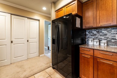 Absolutely stunning corner 3 bedroom 2 bath extra large - photo 18