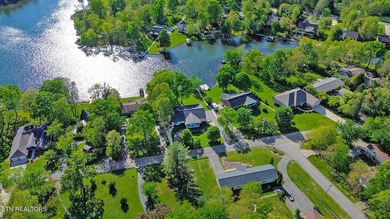 Fabulous Lakefront Home! Beautifully maintained and cared for! - photo 20