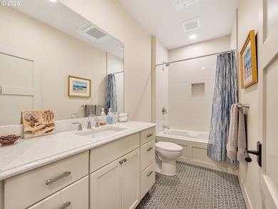 Easy living in this 2019 custom built home in excellent - photo 20