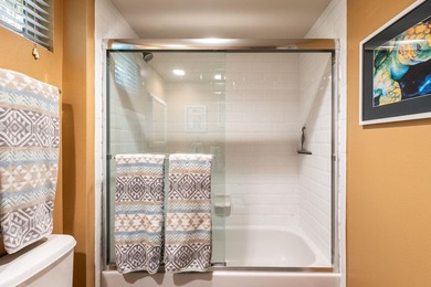 Absolutely stunning corner 3 bedroom 2 bath extra large - photo 24