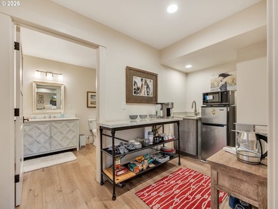 Easy living in this 2019 custom built home in excellent - photo 25