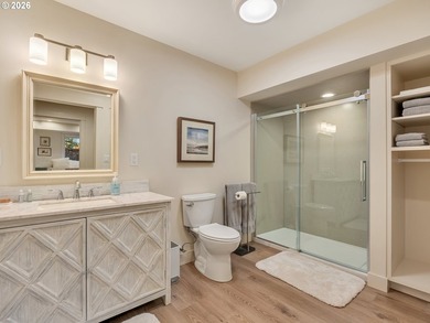 Easy living in this 2019 custom built home in excellent - photo 26