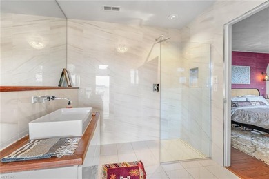 Private waterfront home on 1.25 acres offers the ultimate in - photo 27