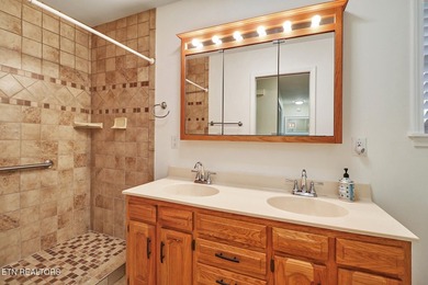 Fabulous Lakefront Home! Beautifully maintained and cared for! - photo 44